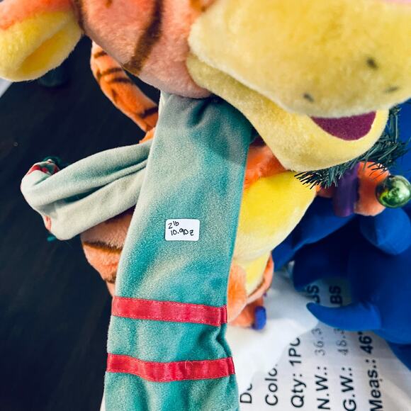 Disney Telco 1996 Tigger Animated Christmas Figure with Tree & Scarf – 24” Light - Picture 2 of 16